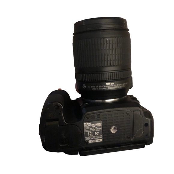 Nikon D750 DSLR Digital Camera + 2 lens, battery, charger, cleaning kit, and box - Picture 8 of 15